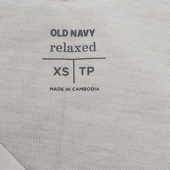 Old Navy Cream Geo Print Relaxed T Shirt XS Lightweight V Neck Short Sleeves - Picture 3 of 4